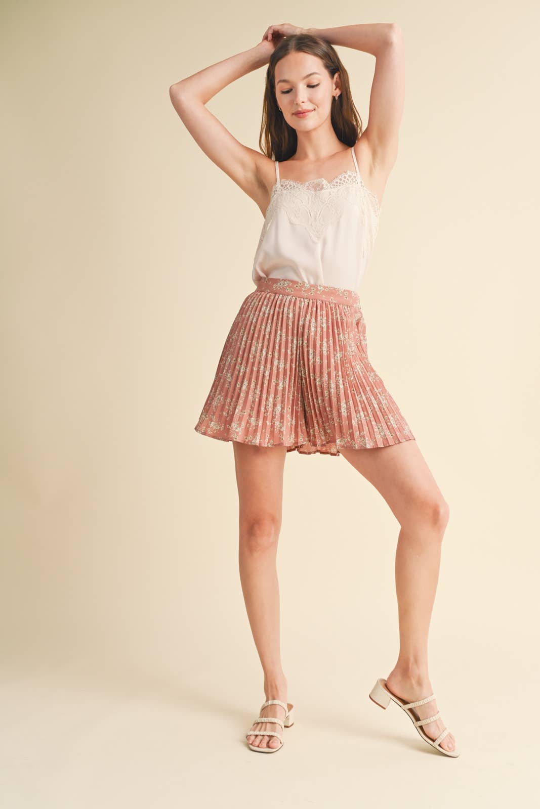 FLORAL PLEATED SHORTS / WL24-8493