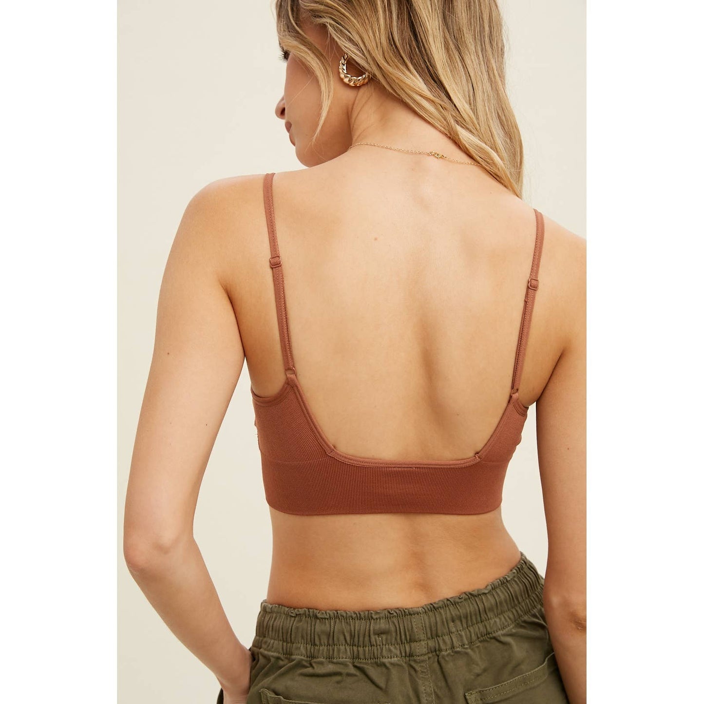 RIBBED SEAMLESS LOW BACK BRALETTE / WL22-6606