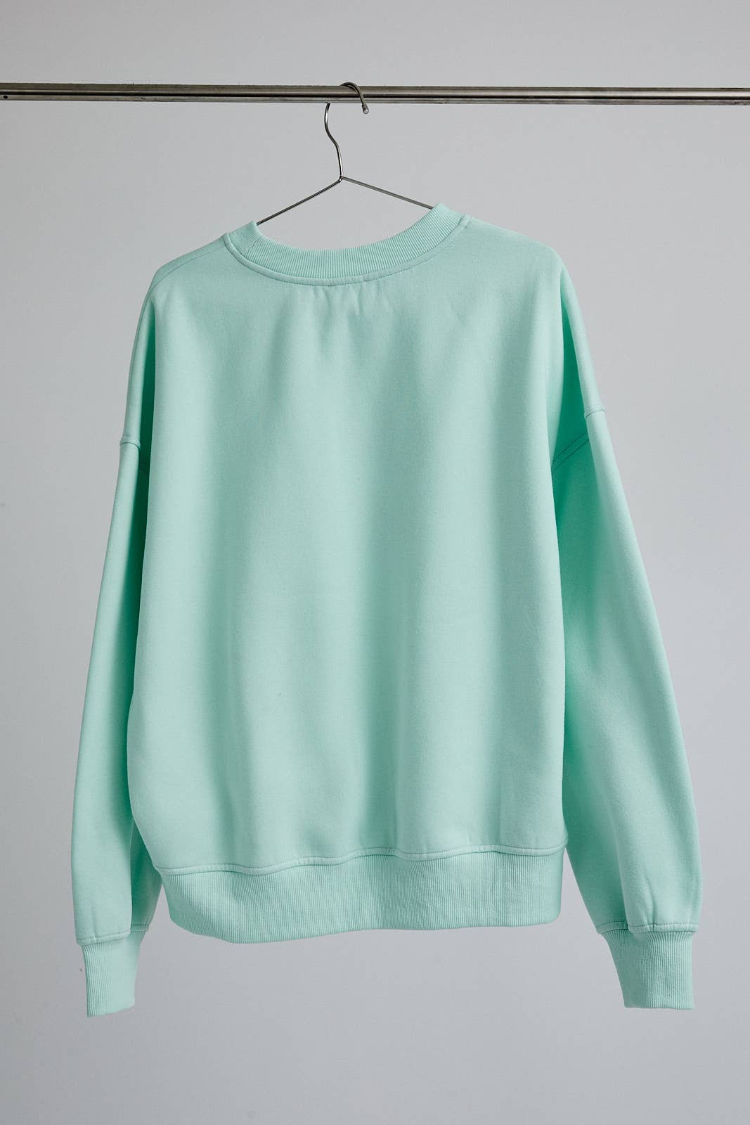 I'M TOO PRETTY FOR THIS OVERSIZED SWEATSHIRT
