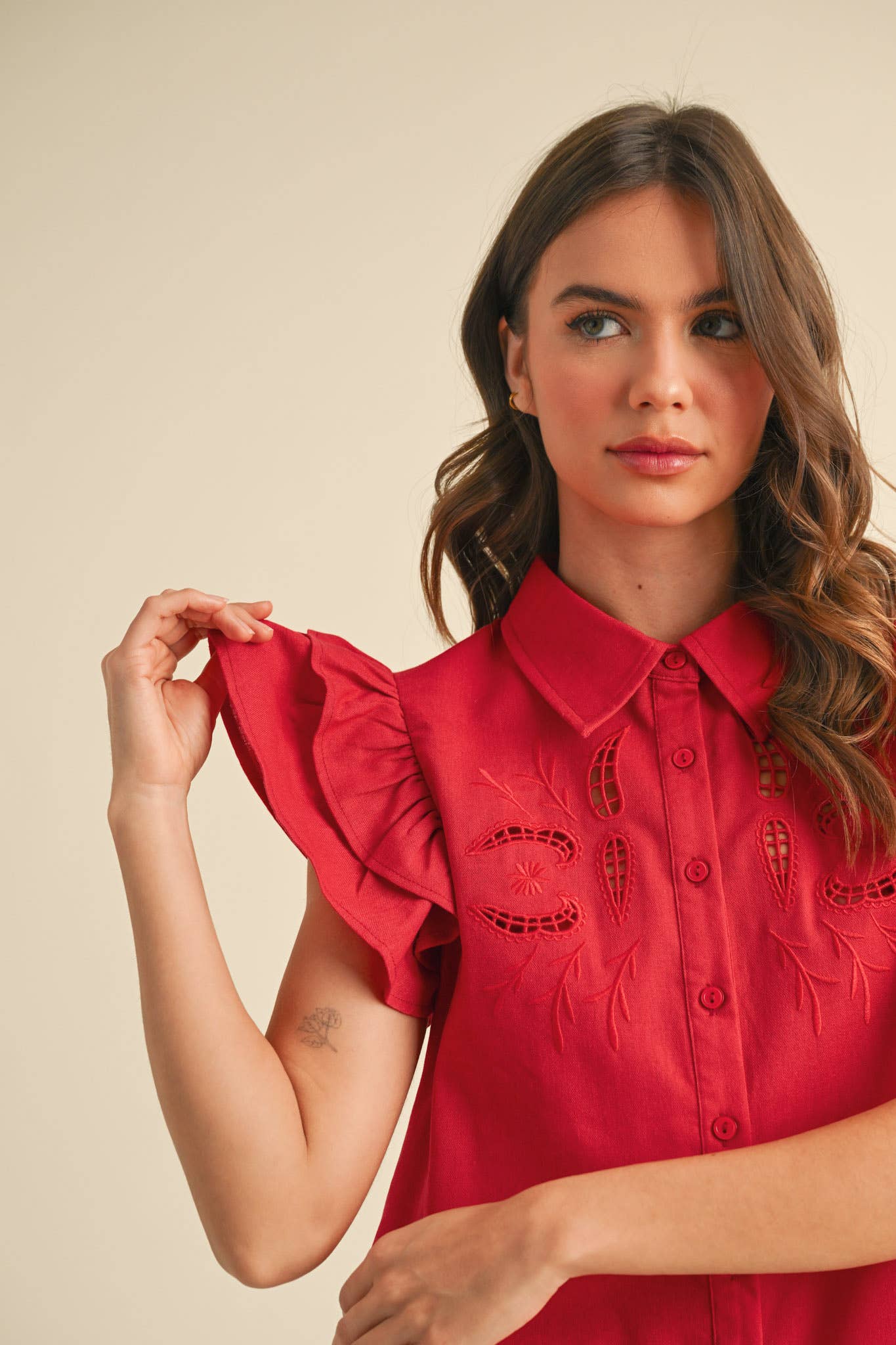 EMBROIDERED CUT OUT BUTTON DOWN TOP MTP3823