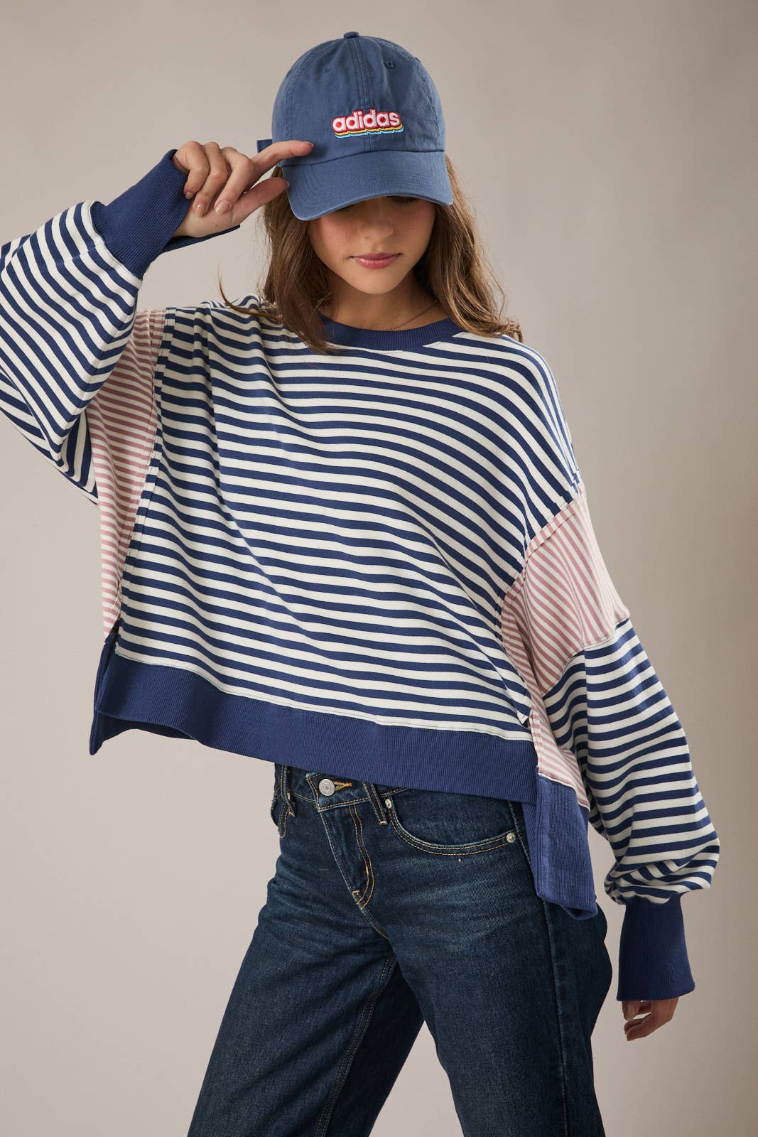 SCOOPED NECK LINE STRIPE SWEATSHIRTS