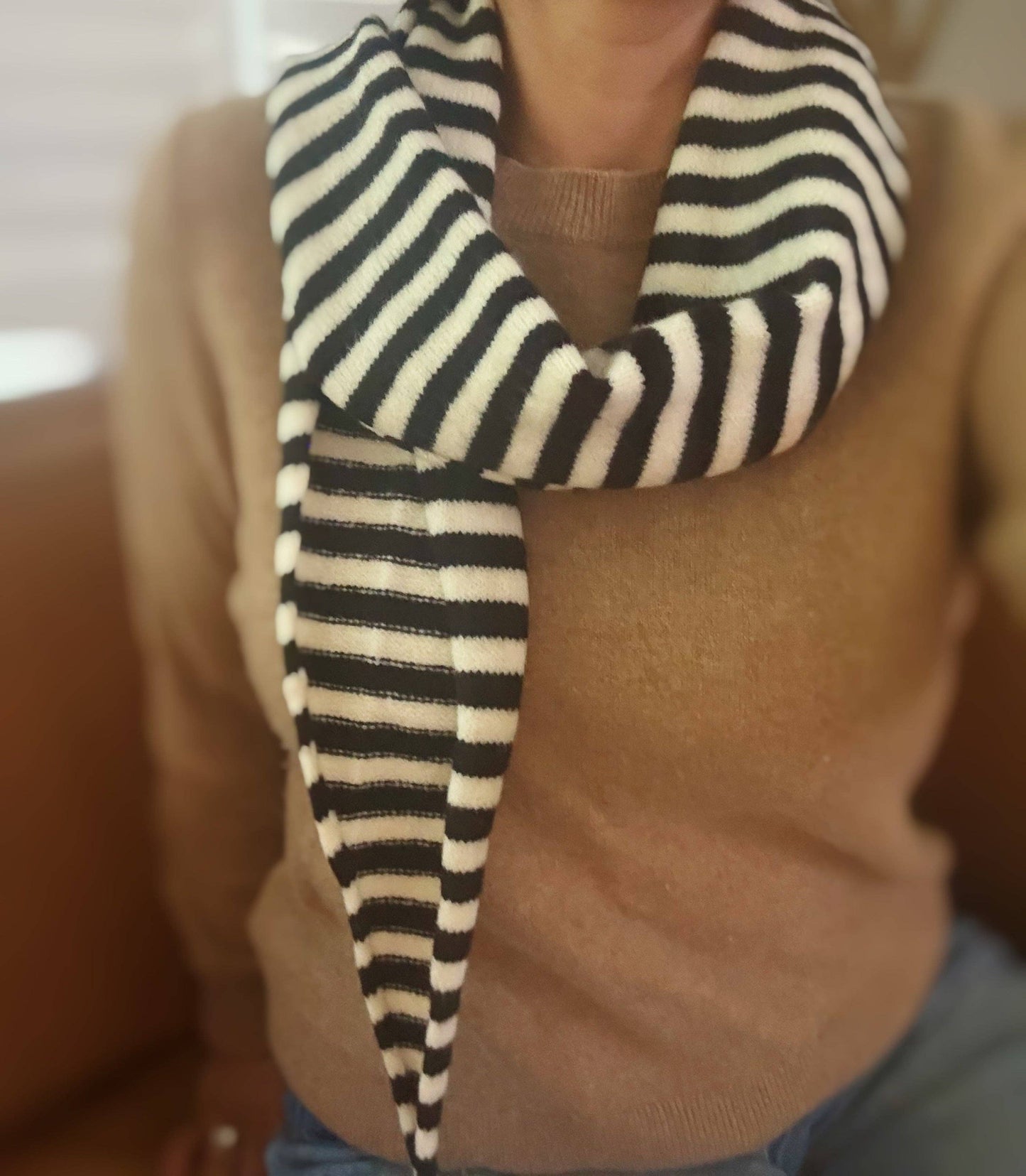 Slim Minimalist Knit Scarf – Two-Tone Cozy Yarn
