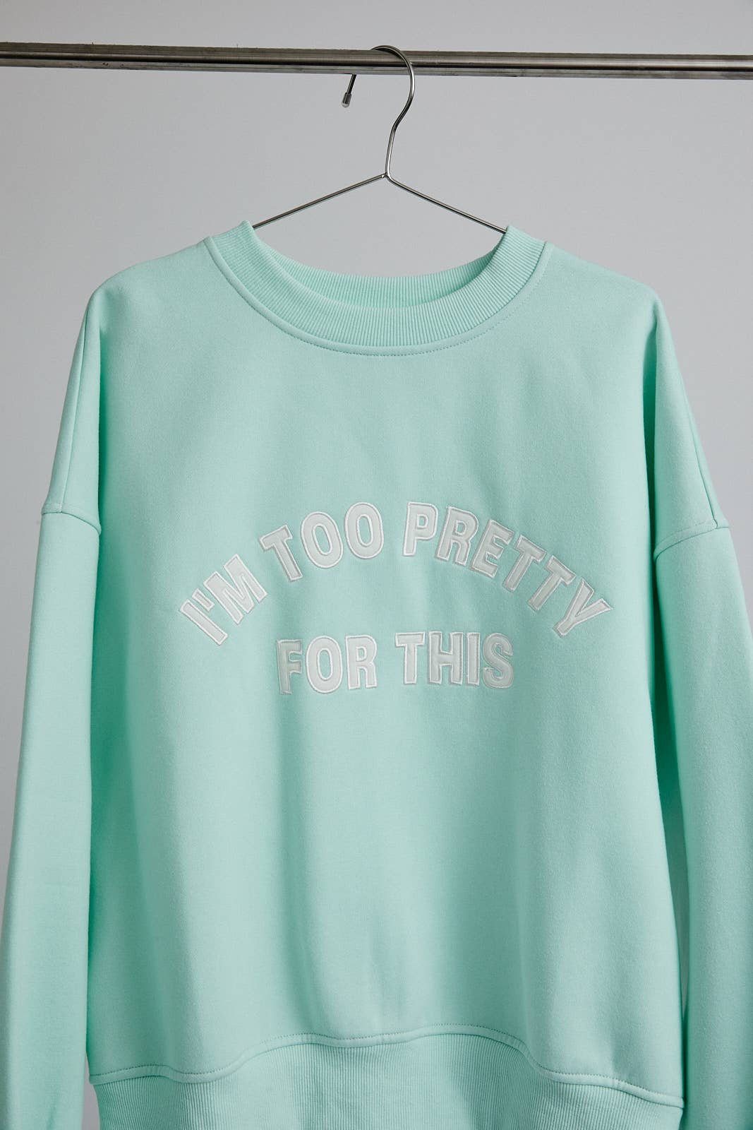 I'M TOO PRETTY FOR THIS OVERSIZED SWEATSHIRT