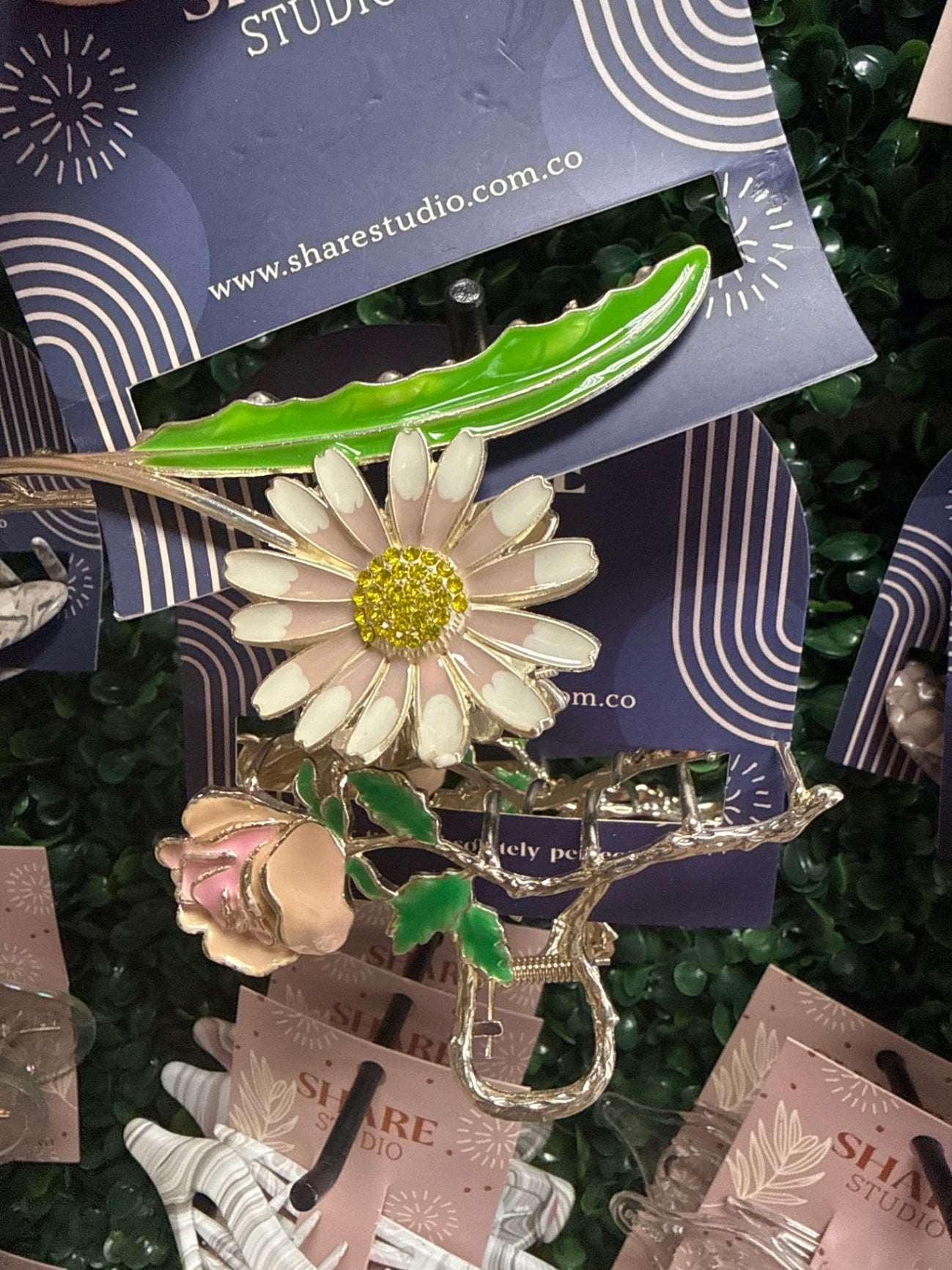 Metal flower clip