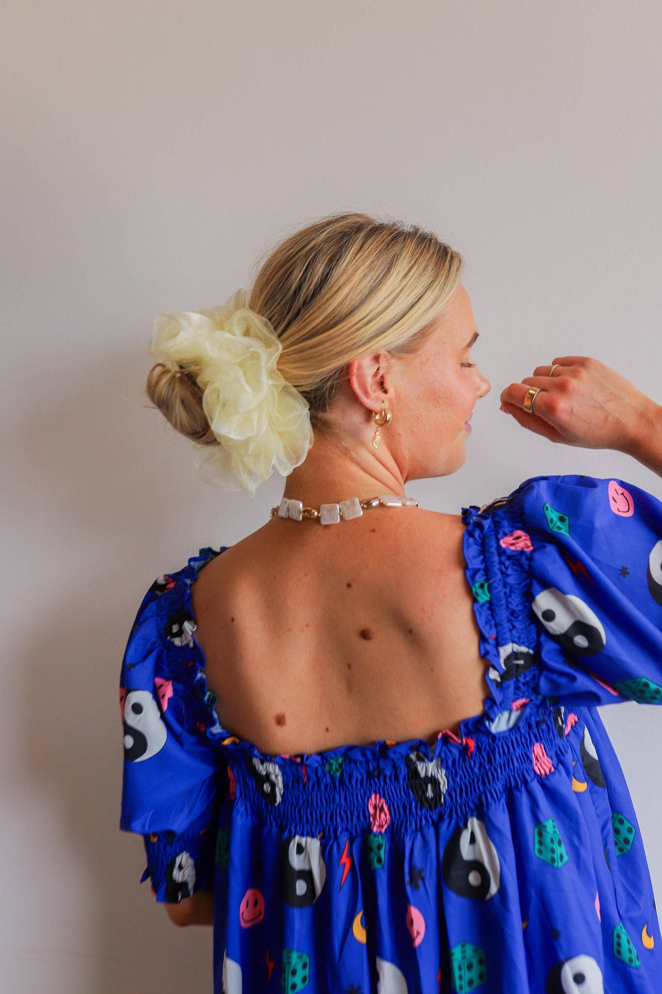 NEON JUMBO ORGANZA SCRUNCHIES