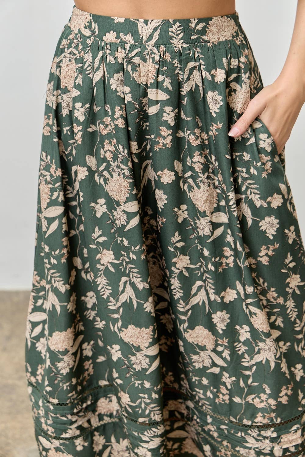 FLORAL PRINT LACE TRIM MIDI SKIRT
