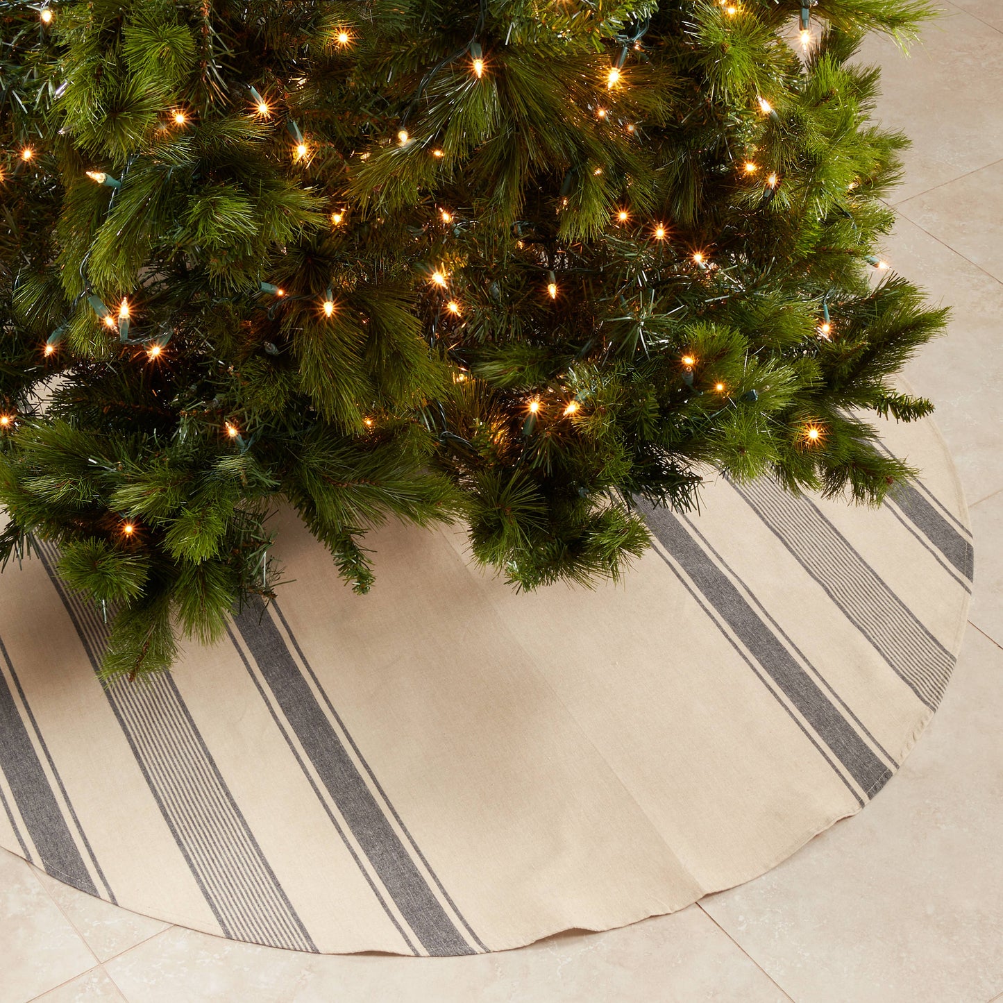 Banded Design Tree Skirt