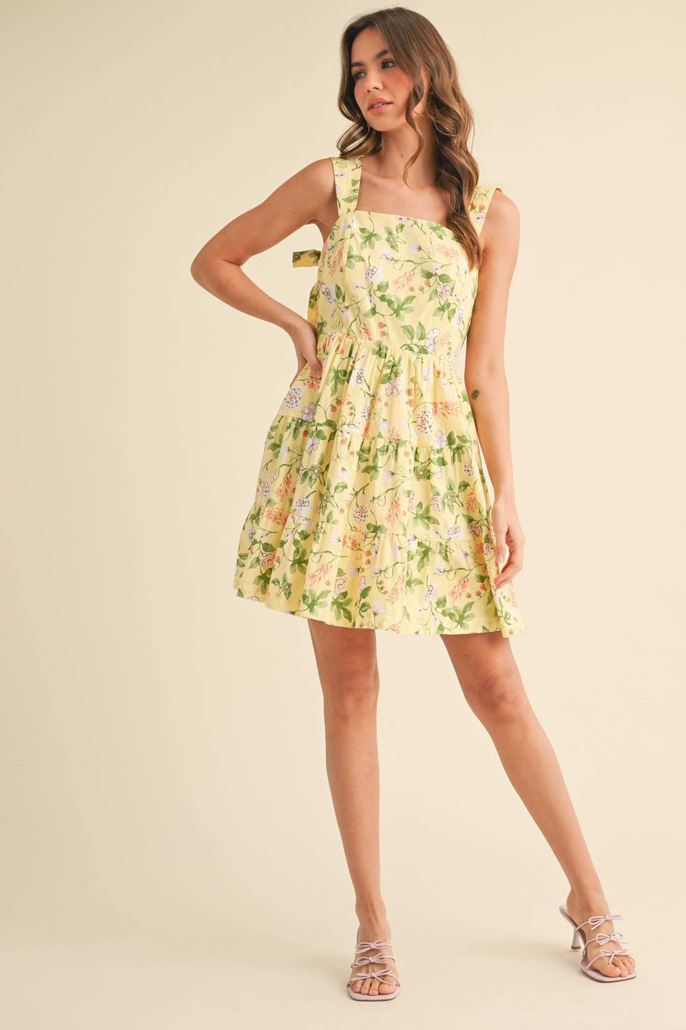 FLORAL TIERED MINI DRESS WITH TYING STRAPS MDR3808