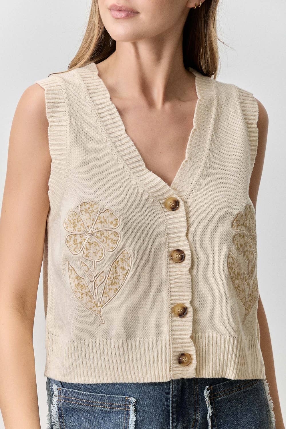 FLOWER PATCH APPLIQUE SWEATER VEST