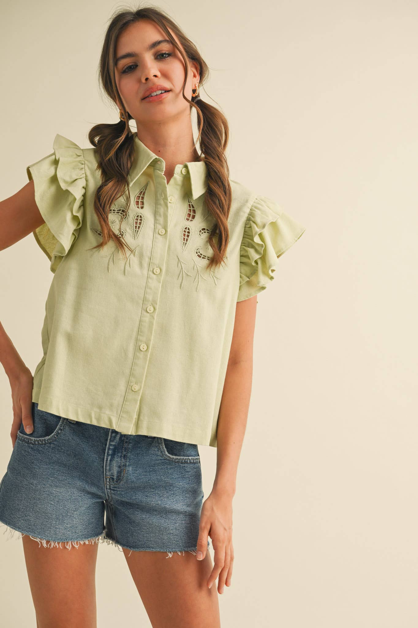 EMBROIDERED CUT OUT BUTTON DOWN TOP MTP3823