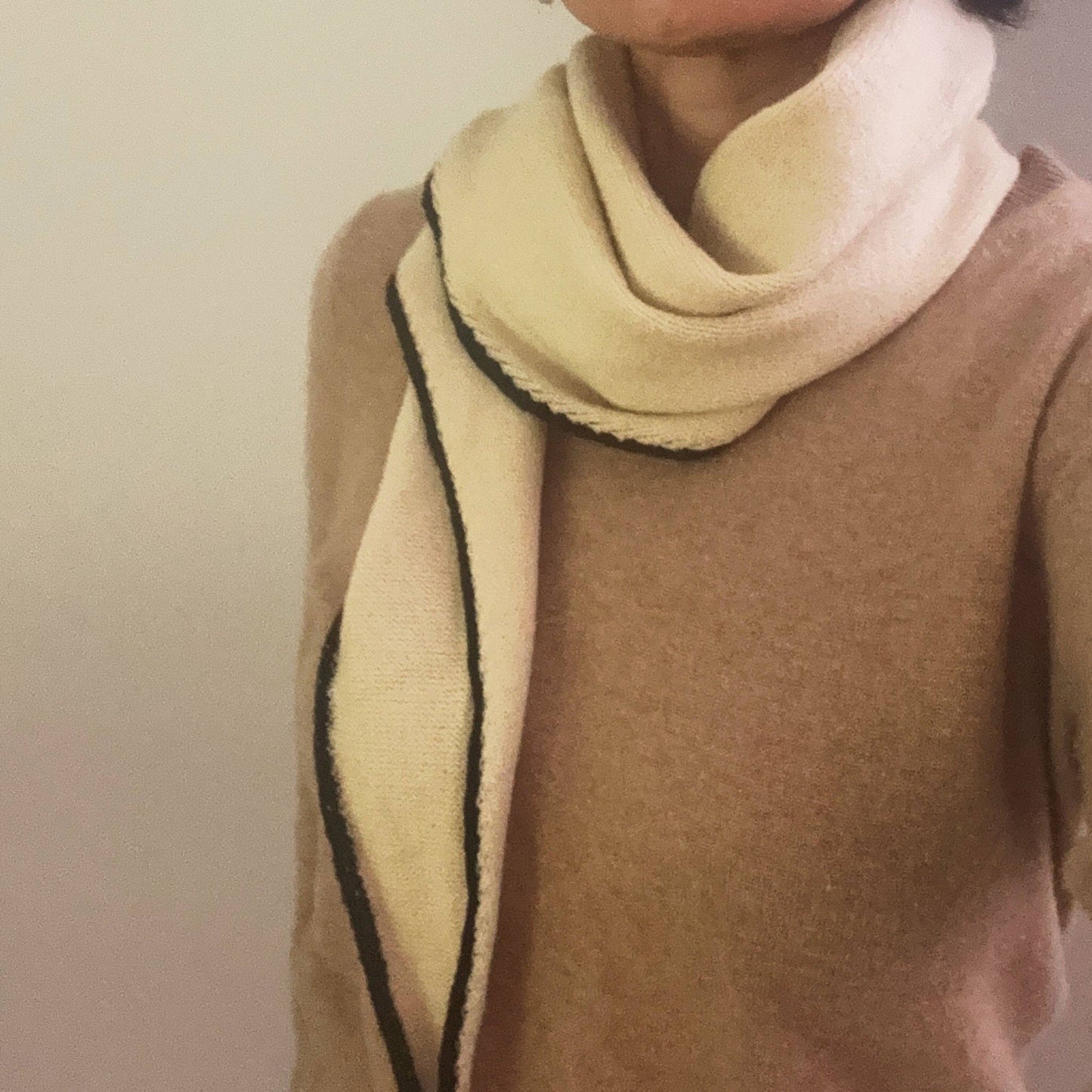 Slim Minimalist Knit Scarf – Two-Tone Cozy Yarn