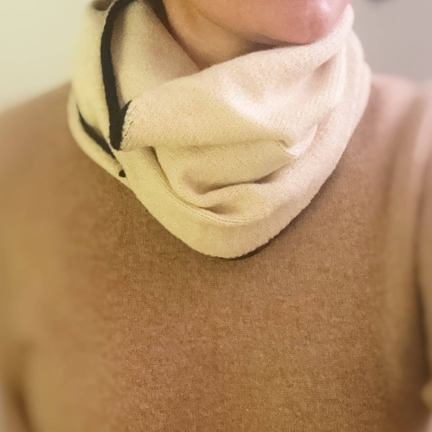 Slim Minimalist Knit Scarf – Two-Tone Cozy Yarn