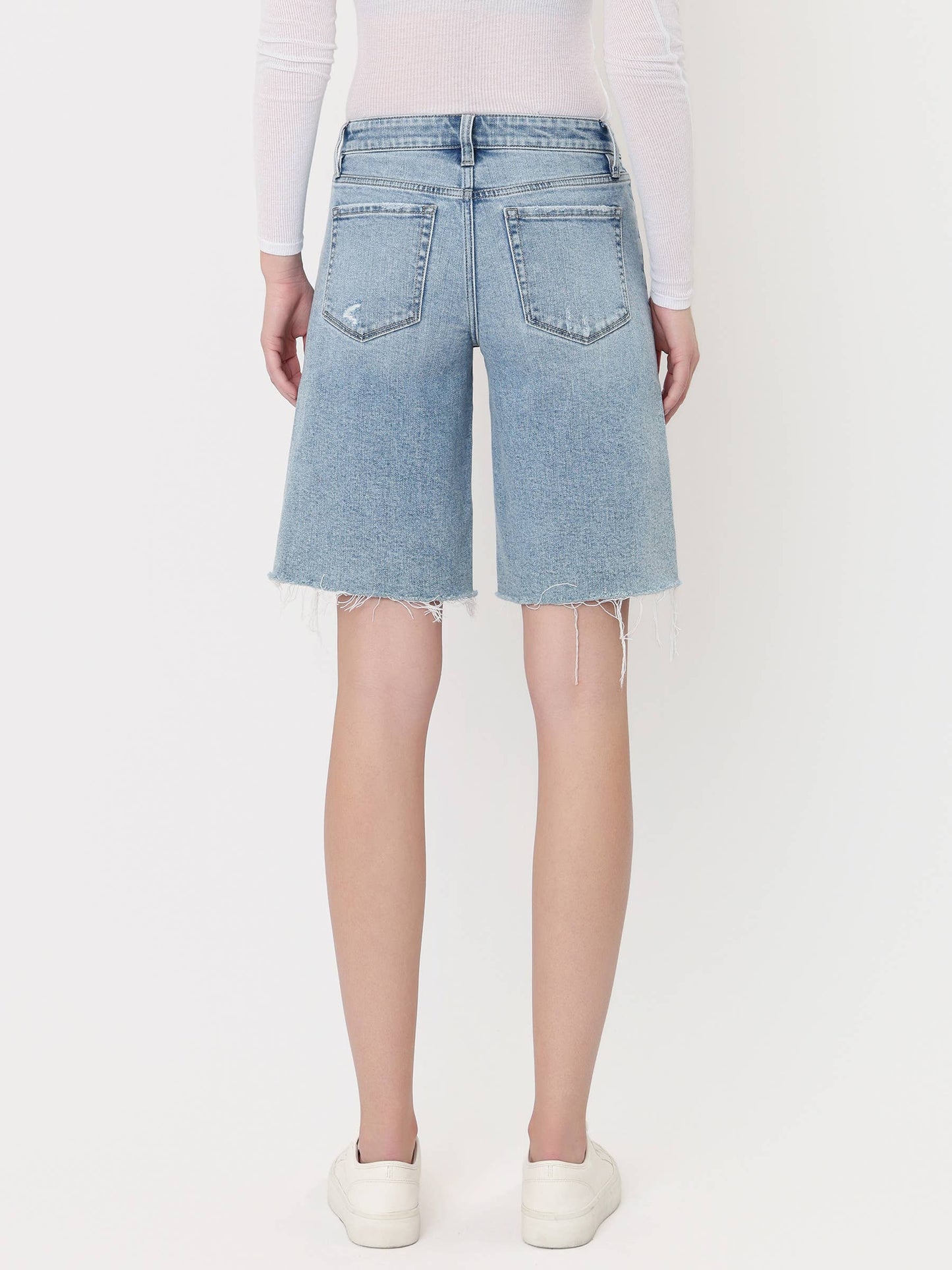 MID RISE RAW HEM LIGHT WASH DENIM JORTS T7356
