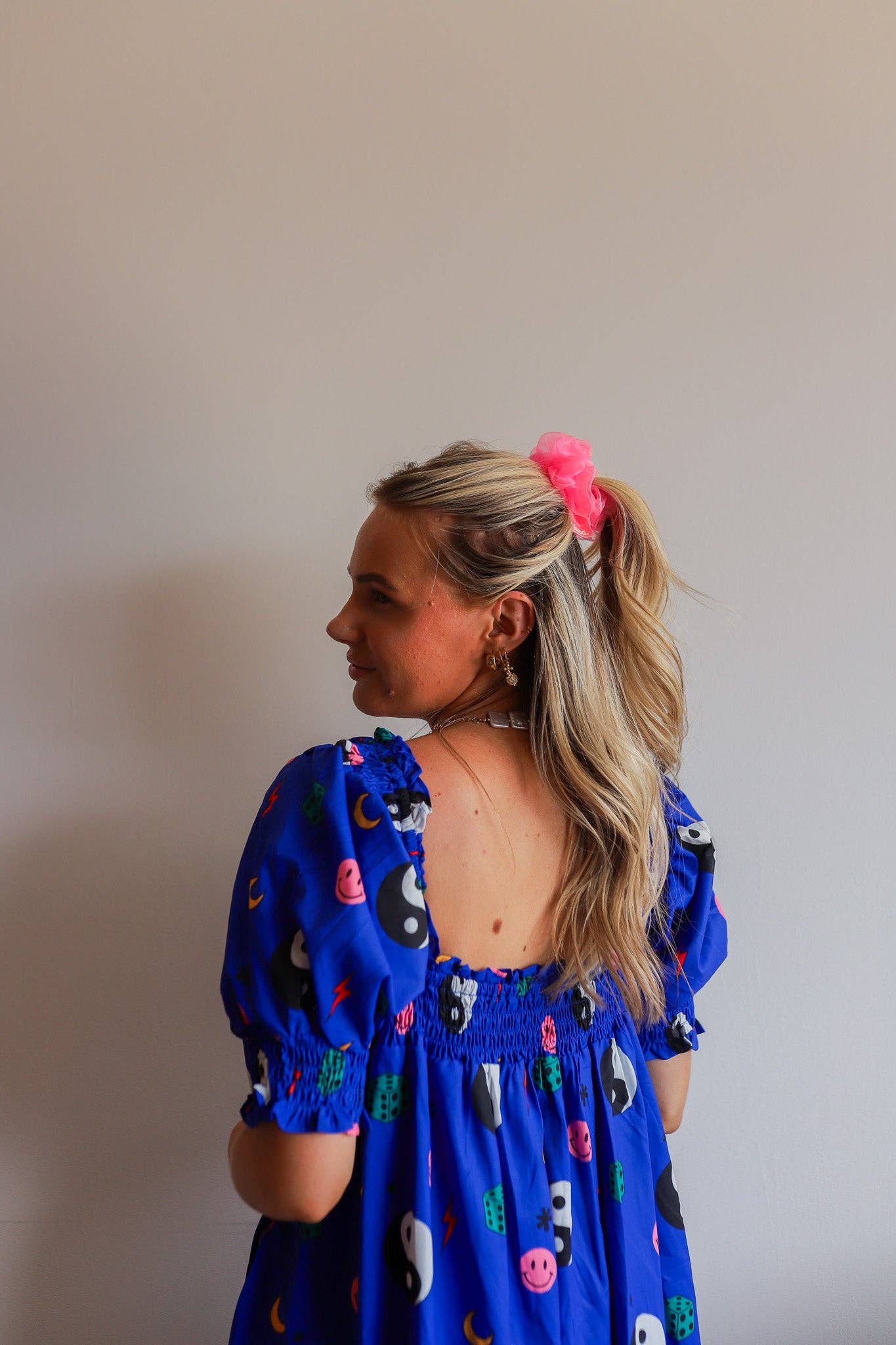 NEON MIDI ORGANZA SCRUNCHIE