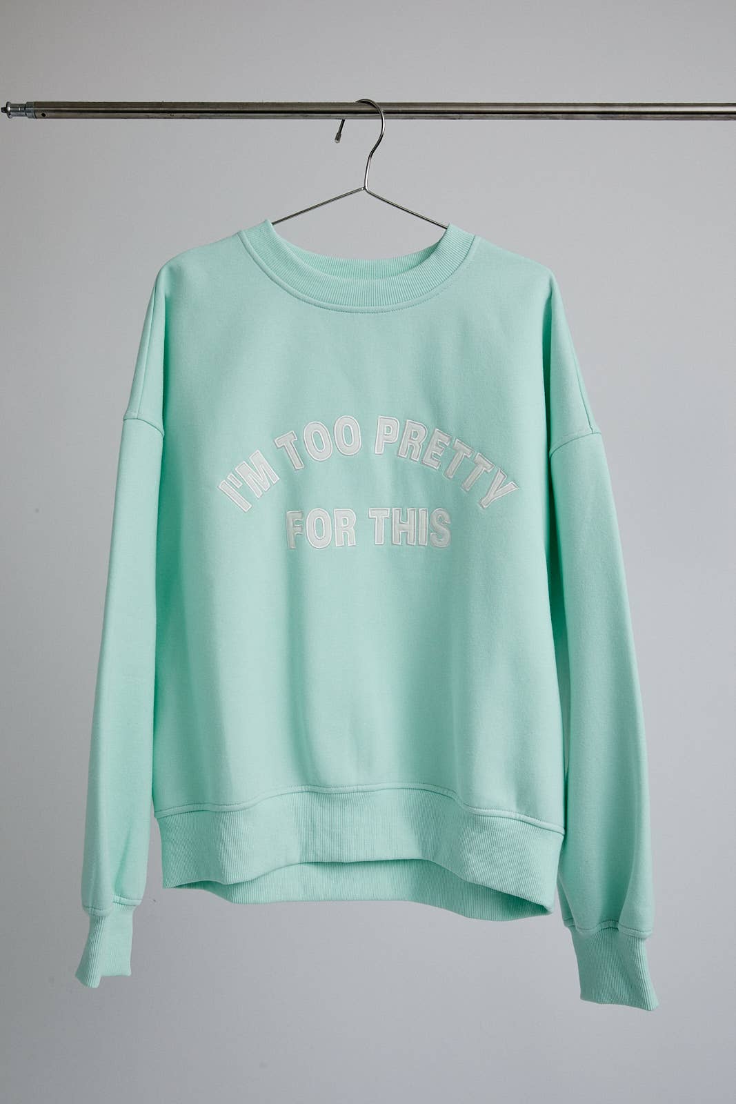 I'M TOO PRETTY FOR THIS OVERSIZED SWEATSHIRT