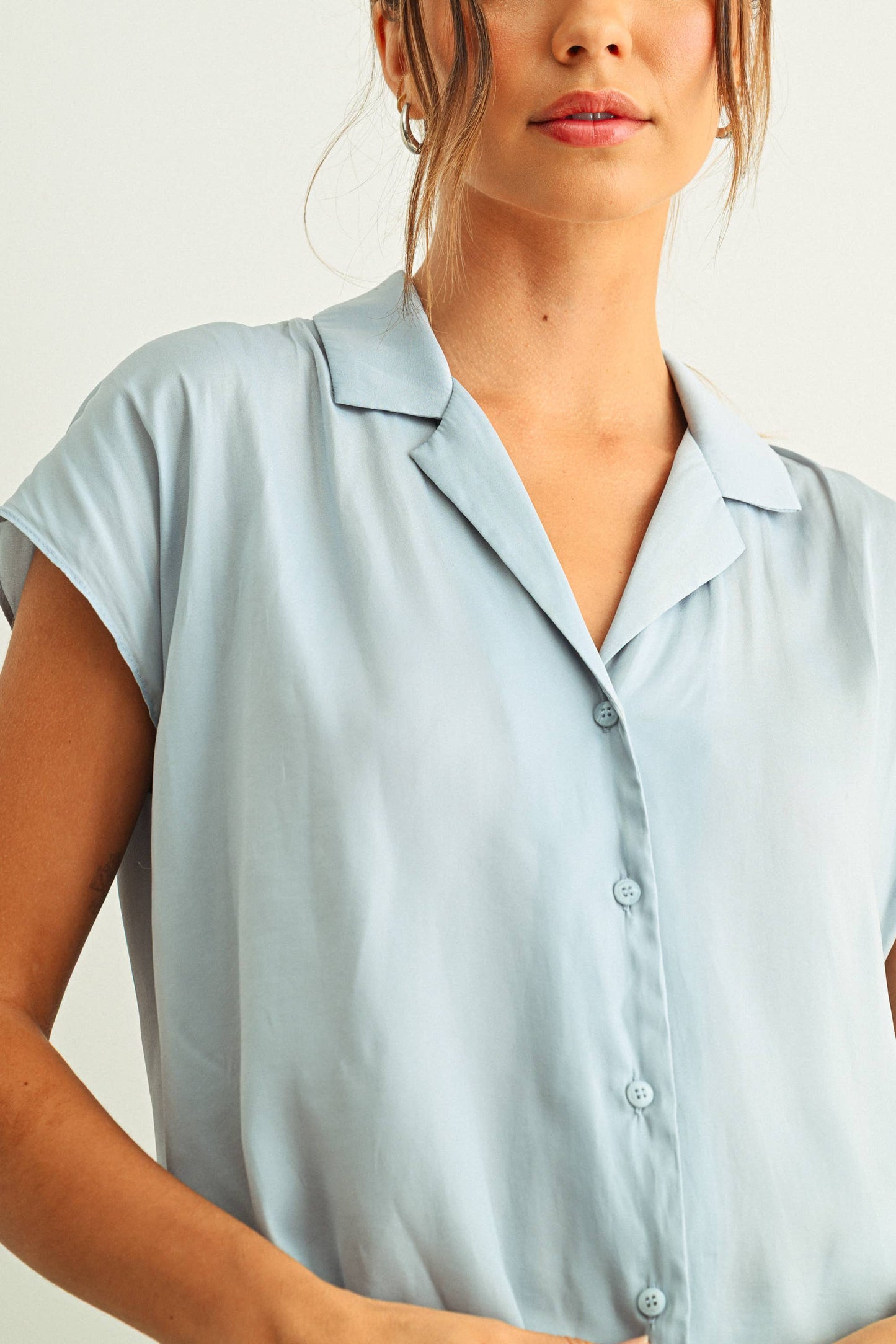 MMT1194   BUTTON DOWN CAP SLEEVE SHIRTS