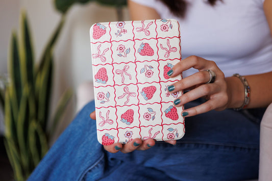 Coquette Berries Clear Back and Handstrap Kindle Case