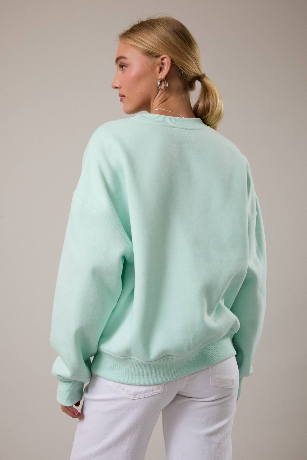 I'M TOO PRETTY FOR THIS OVERSIZED SWEATSHIRT