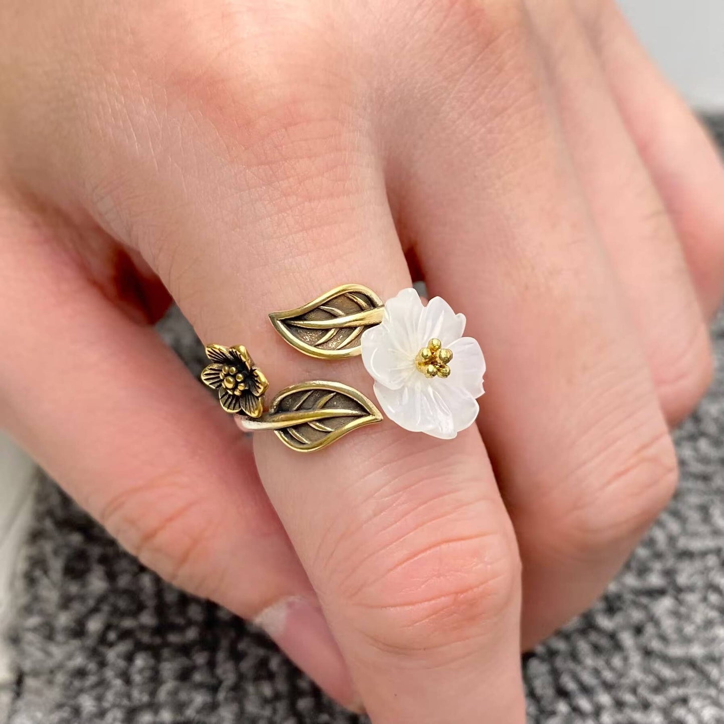 Vintage White Acrylic Flower Adjustable Metal Ring