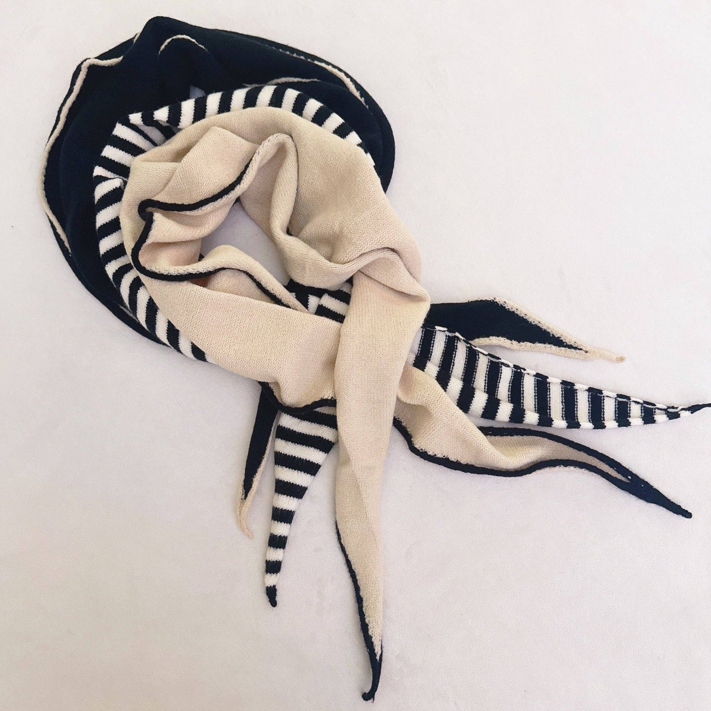 Slim Minimalist Knit Scarf – Two-Tone Cozy Yarn