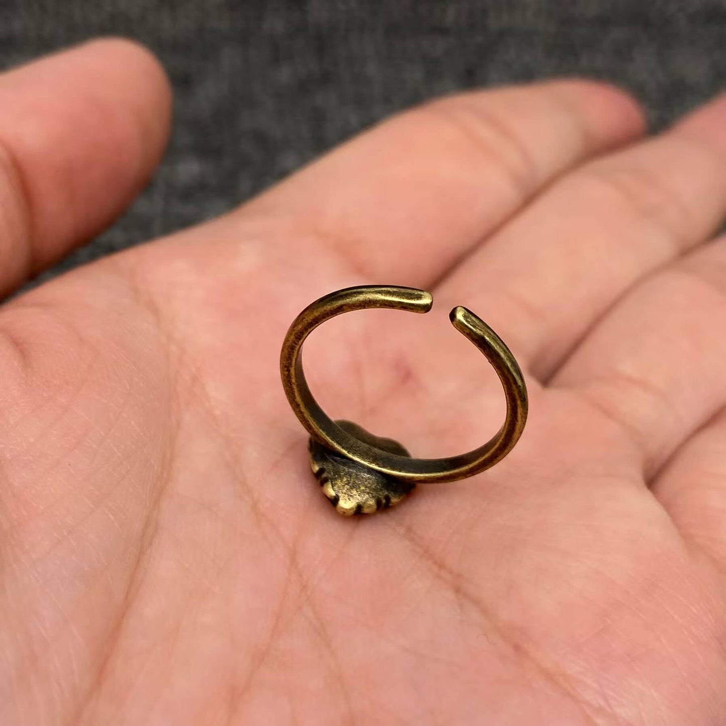 Vintage Inlaid Black Heart-shaped Rhinestone Ring