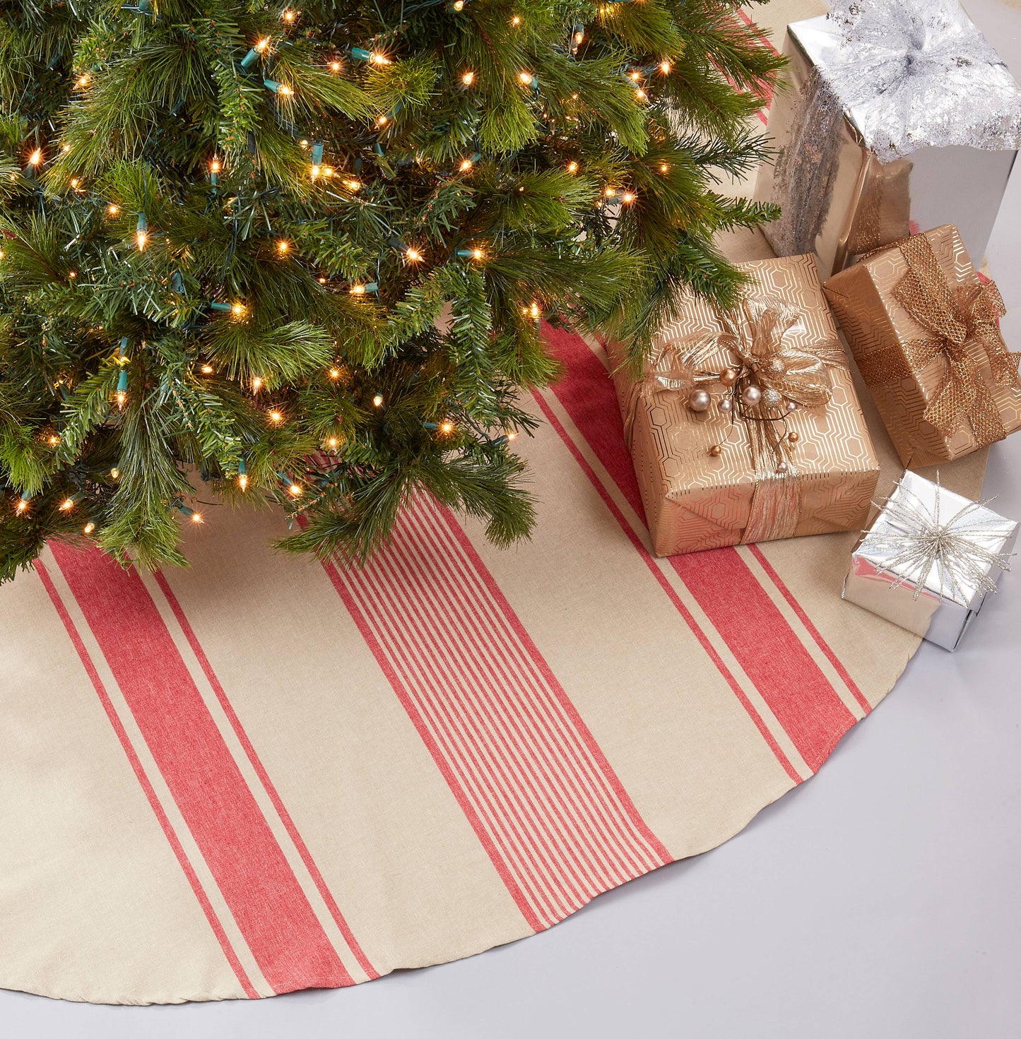 Banded Design Tree Skirt