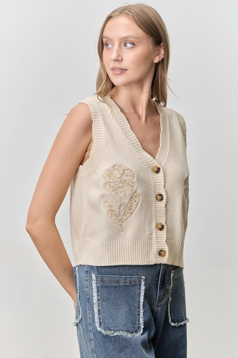 FLOWER PATCH APPLIQUE SWEATER VEST
