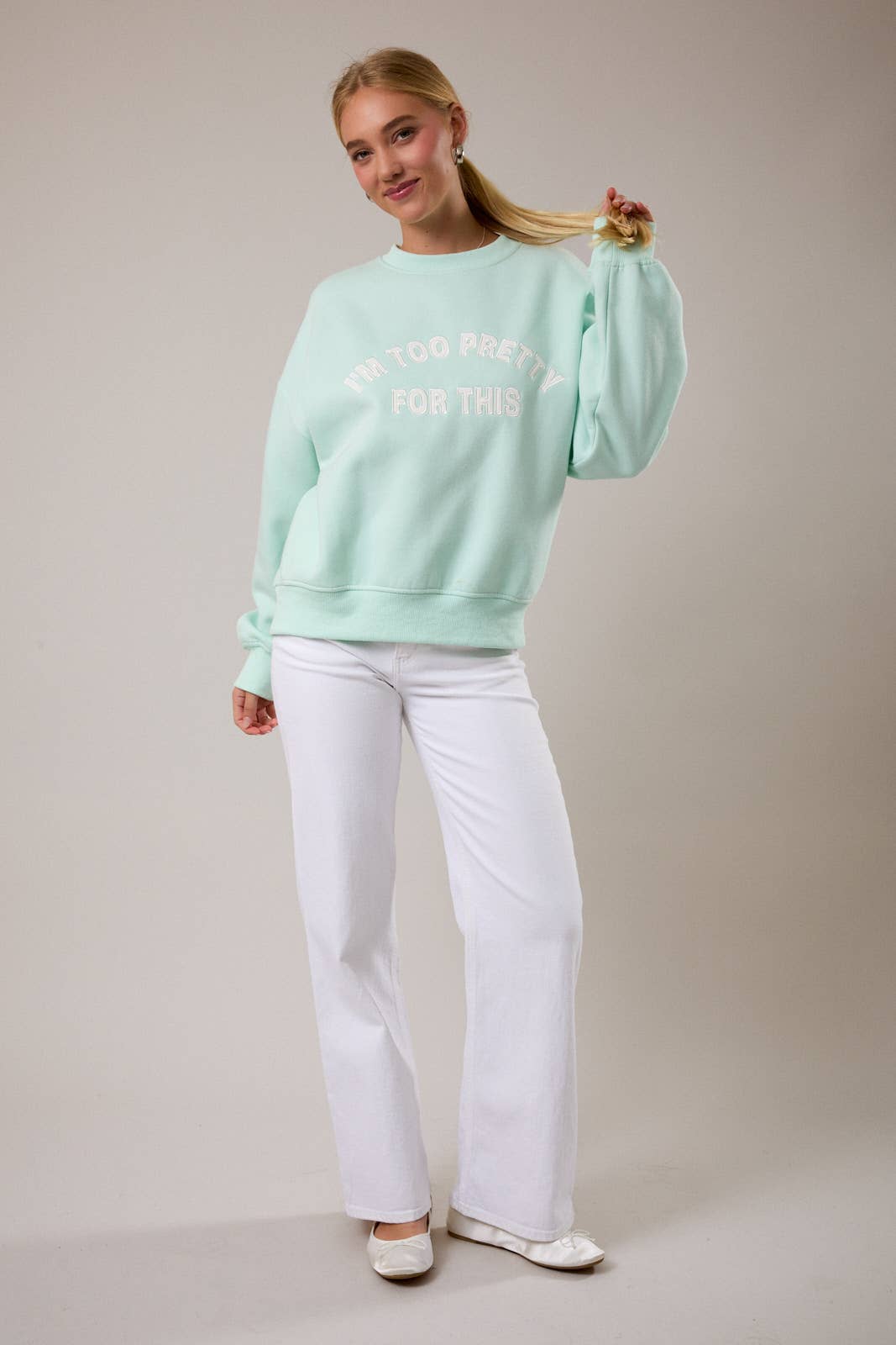 I'M TOO PRETTY FOR THIS OVERSIZED SWEATSHIRT