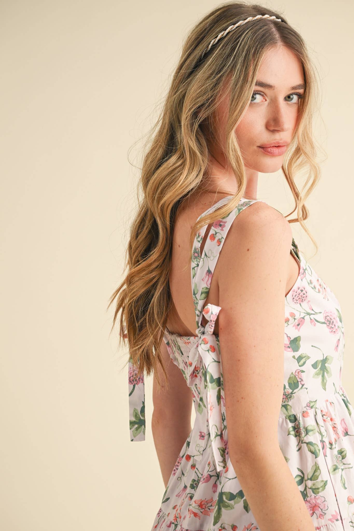 FLORAL TIERED MINI DRESS WITH TYING STRAPS MDR3808
