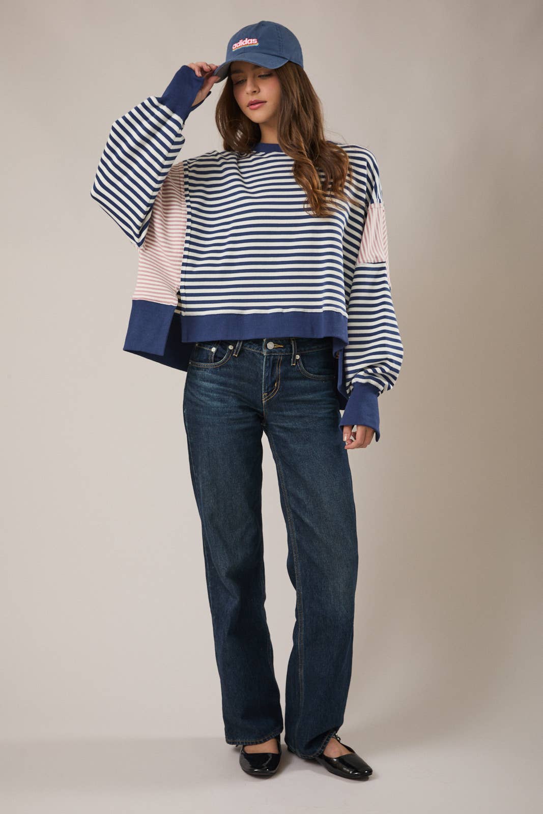 SCOOPED NECK LINE STRIPE SWEATSHIRTS