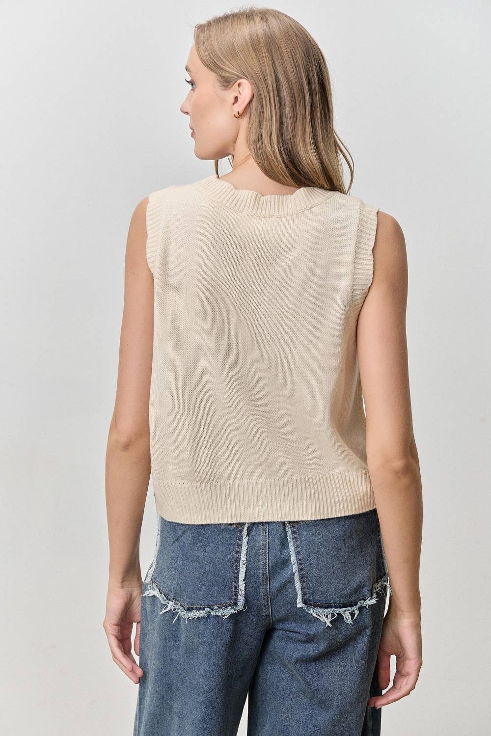 FLOWER PATCH APPLIQUE SWEATER VEST