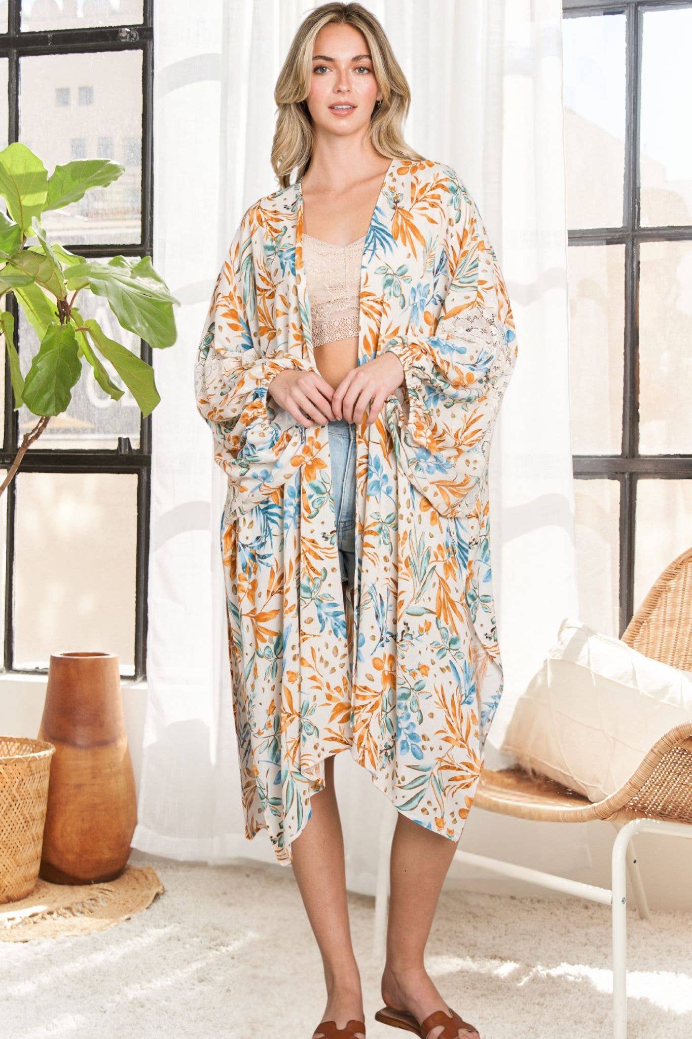 L1140-W016- LACE ACCENT SLEEVE OVERSIZE KIMONO