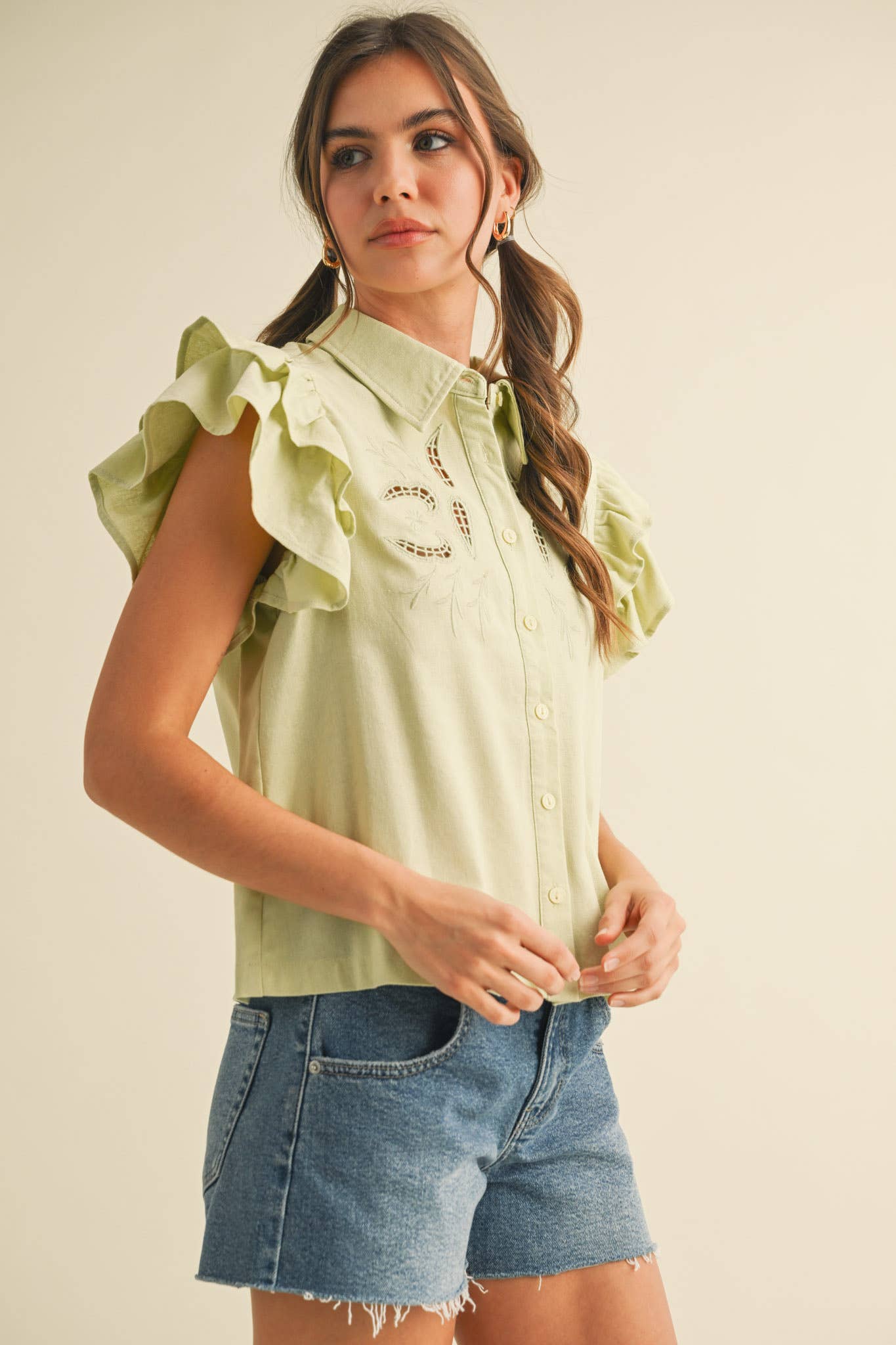 EMBROIDERED CUT OUT BUTTON DOWN TOP MTP3823