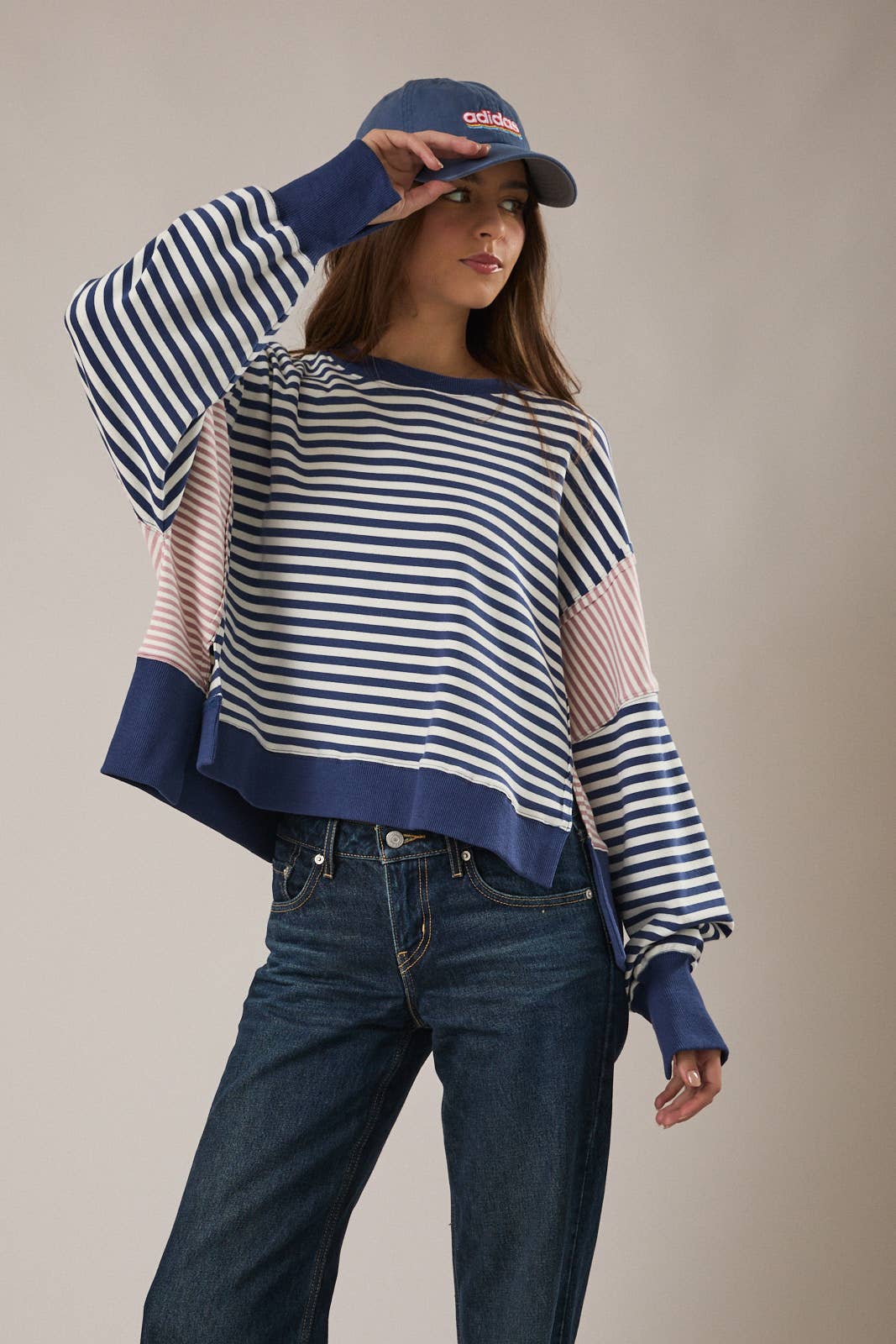 SCOOPED NECK LINE STRIPE SWEATSHIRTS