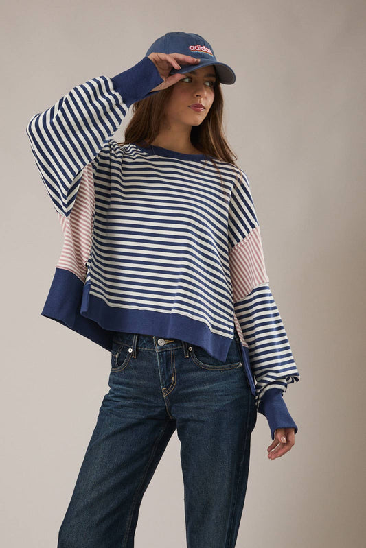 SCOOPED NECK LINE STRIPE SWEATSHIRTS