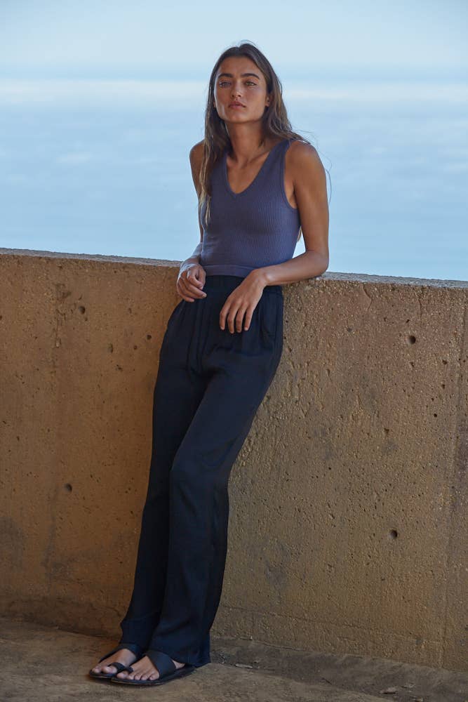 S1050N | Seamless Sleeveless UV Neck Reversible Tank Top