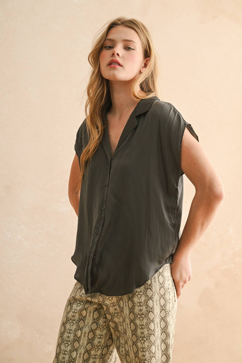 MMT1194   BUTTON DOWN CAP SLEEVE SHIRTS