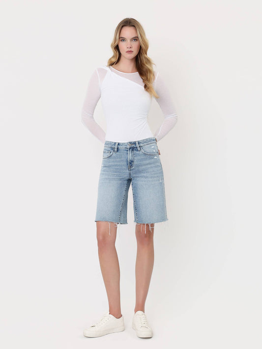 MID RISE RAW HEM LIGHT WASH DENIM JORTS T7356