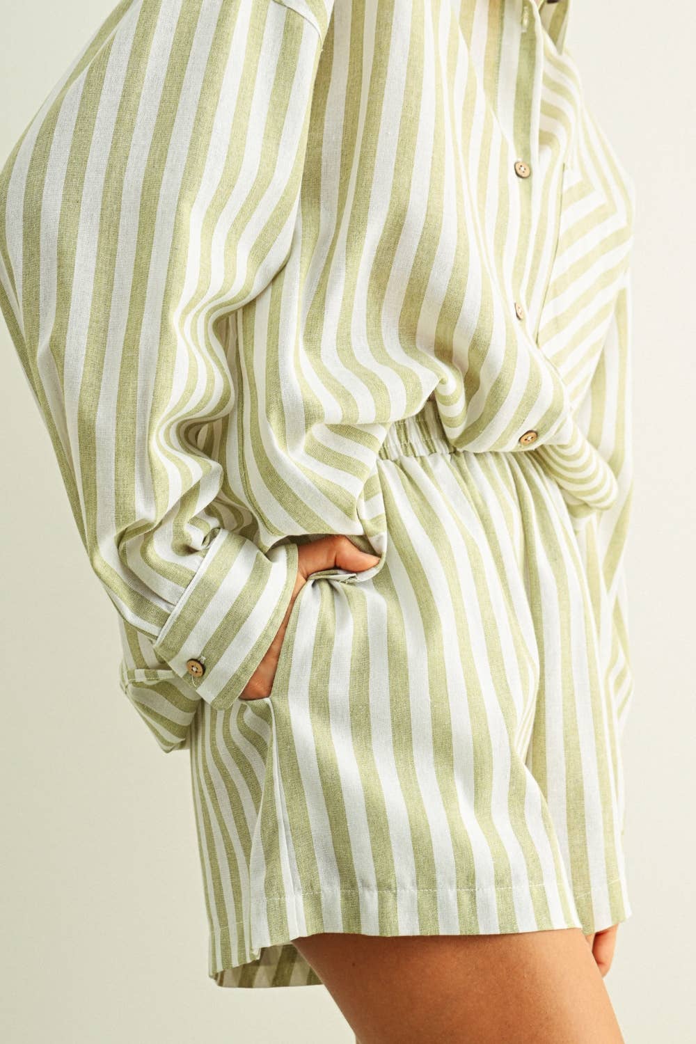 P6384ST   STRIPED ELASTIC BAND WAIST SHORTS