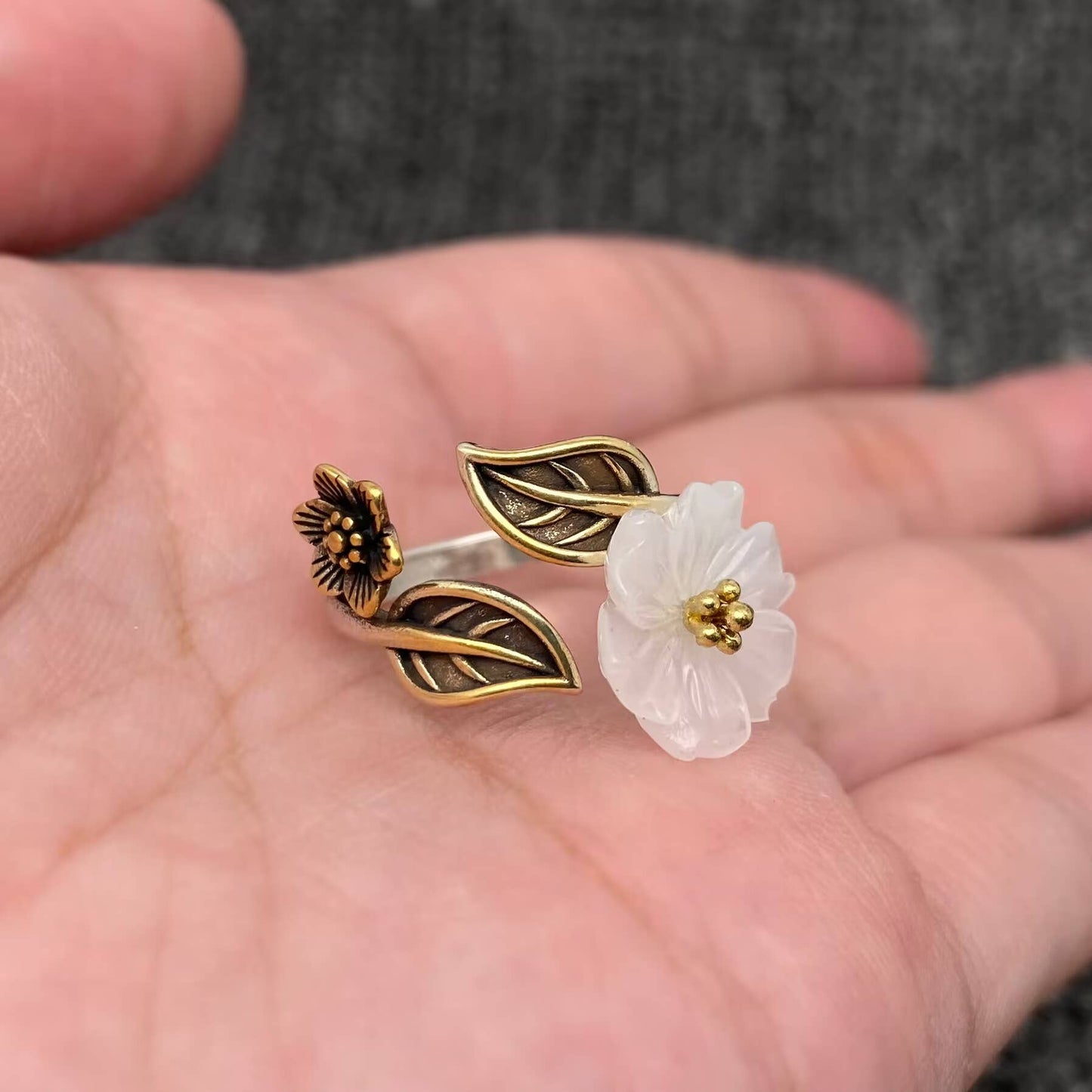 Vintage White Acrylic Flower Adjustable Metal Ring